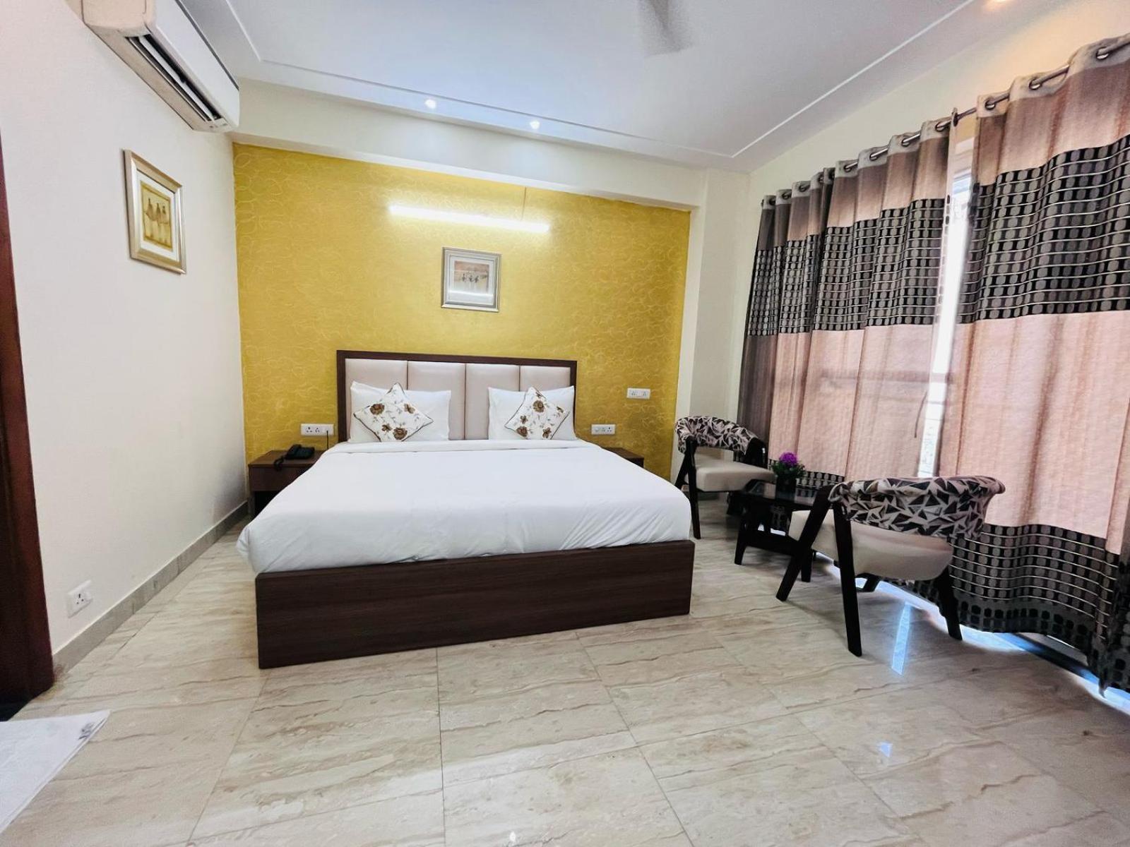 Hotel The Luxe 18 - Golf Course Road Ґурґаон Екстер'єр фото