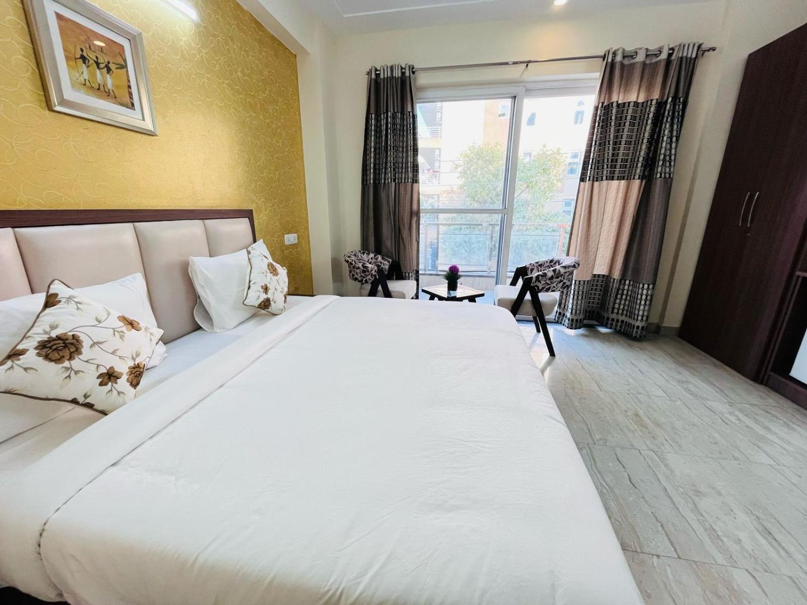 Hotel The Luxe 18 - Golf Course Road Ґурґаон Екстер'єр фото