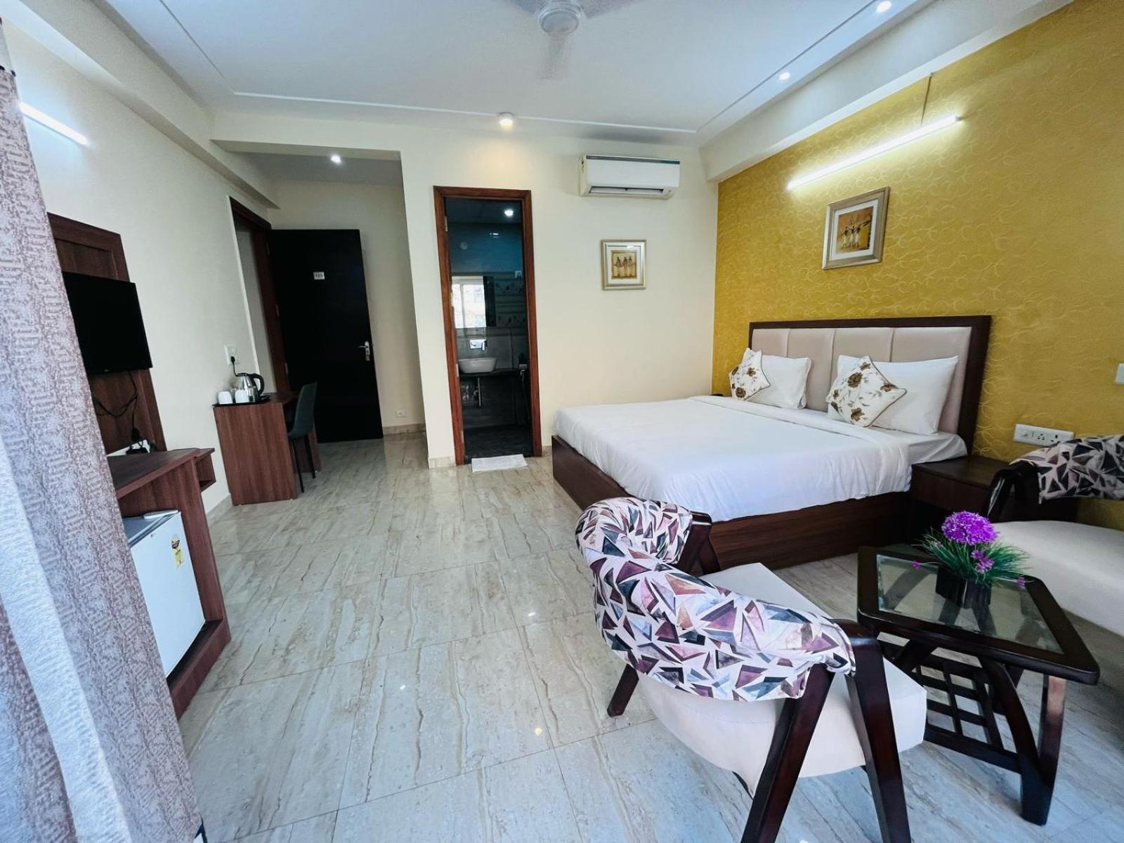 Hotel The Luxe 18 - Golf Course Road Ґурґаон Екстер'єр фото