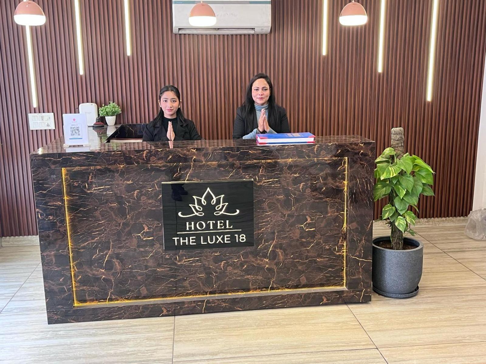 Hotel The Luxe 18 - Golf Course Road Ґурґаон Екстер'єр фото