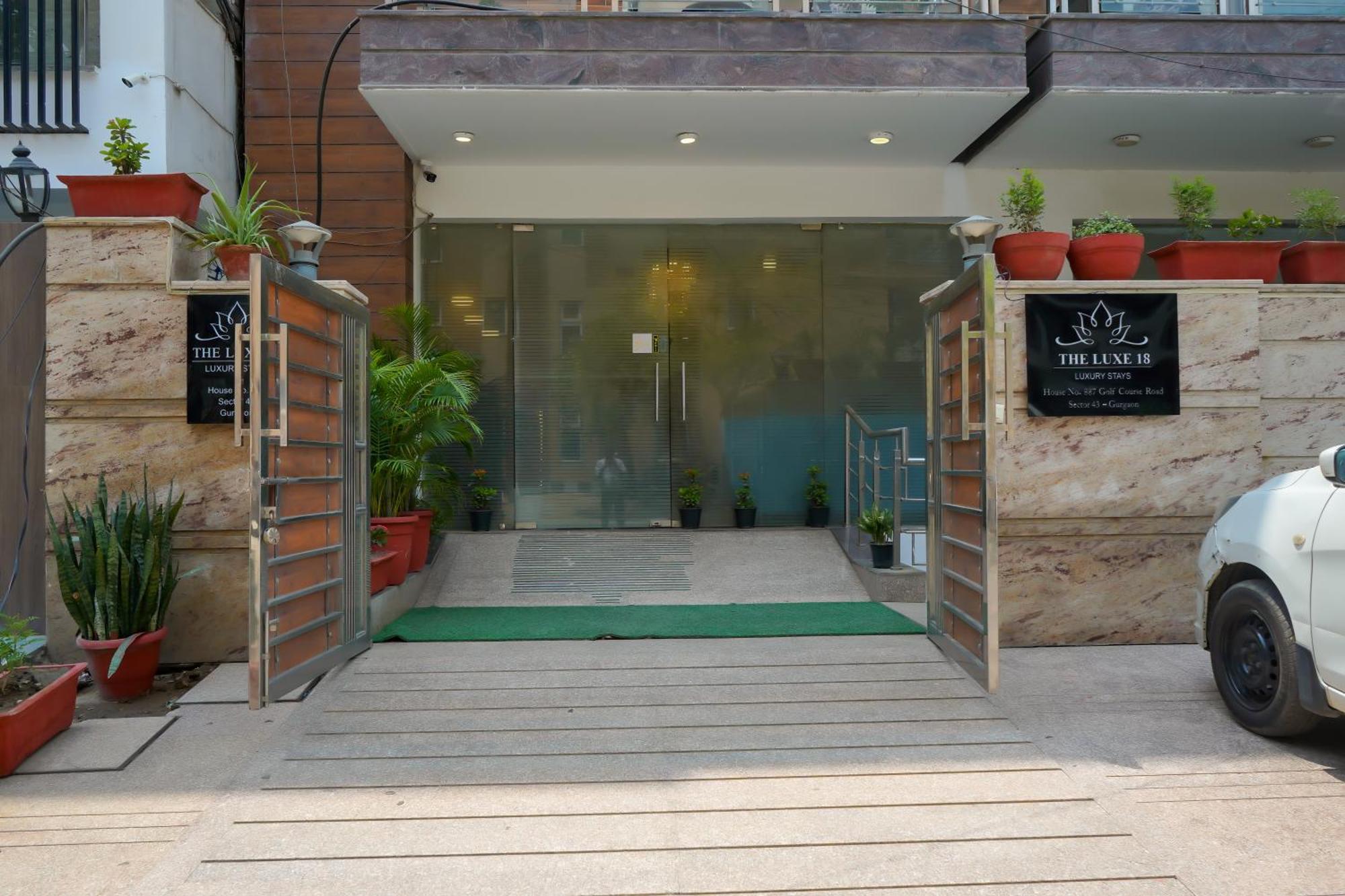 Hotel The Luxe 18 - Golf Course Road Ґурґаон Екстер'єр фото