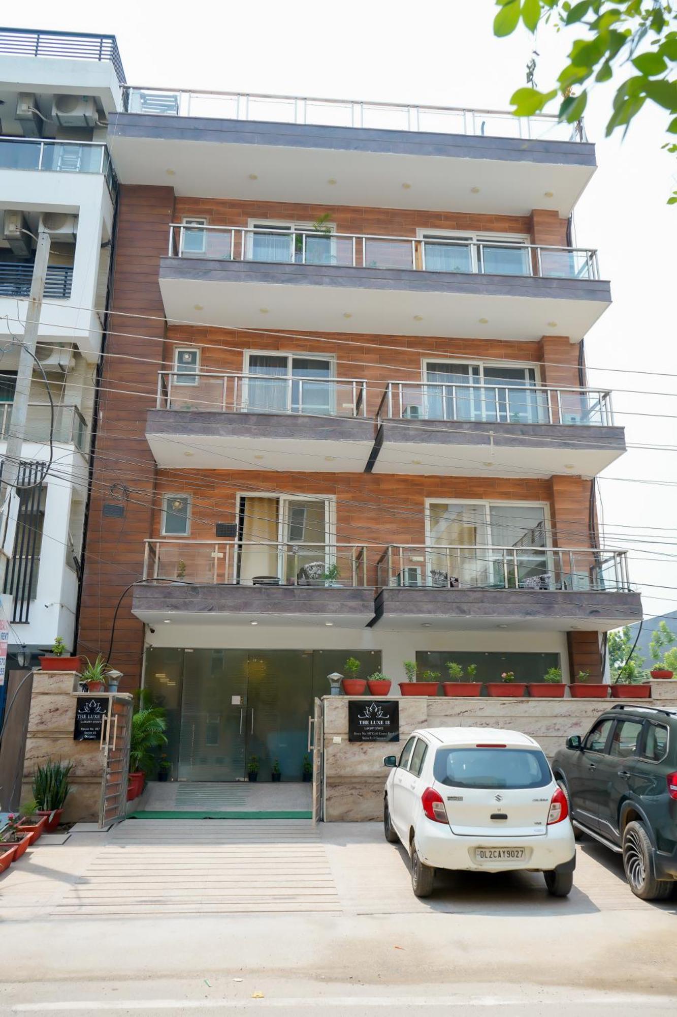 Hotel The Luxe 18 - Golf Course Road Ґурґаон Екстер'єр фото
