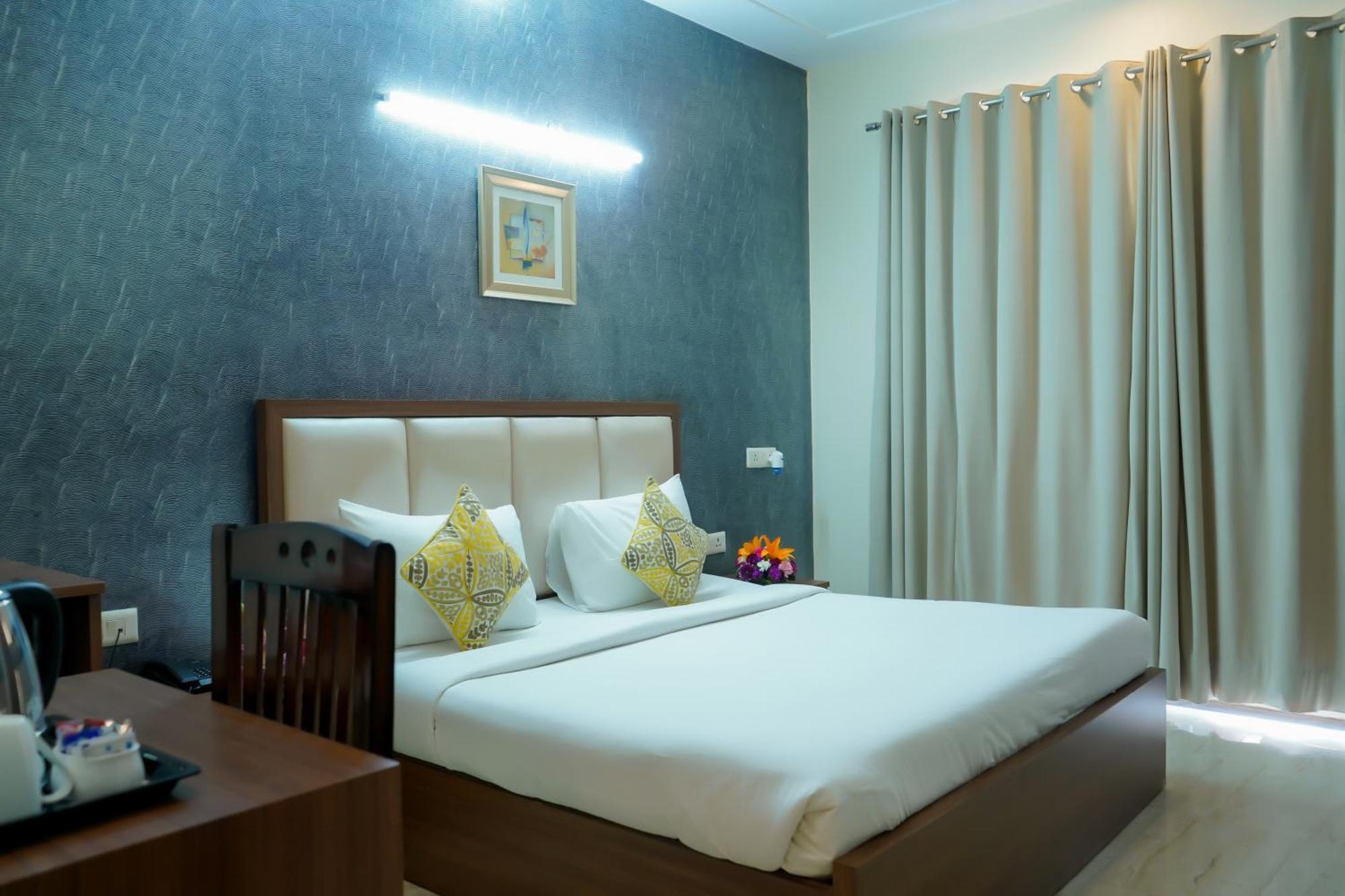 Hotel The Luxe 18 - Golf Course Road Ґурґаон Екстер'єр фото