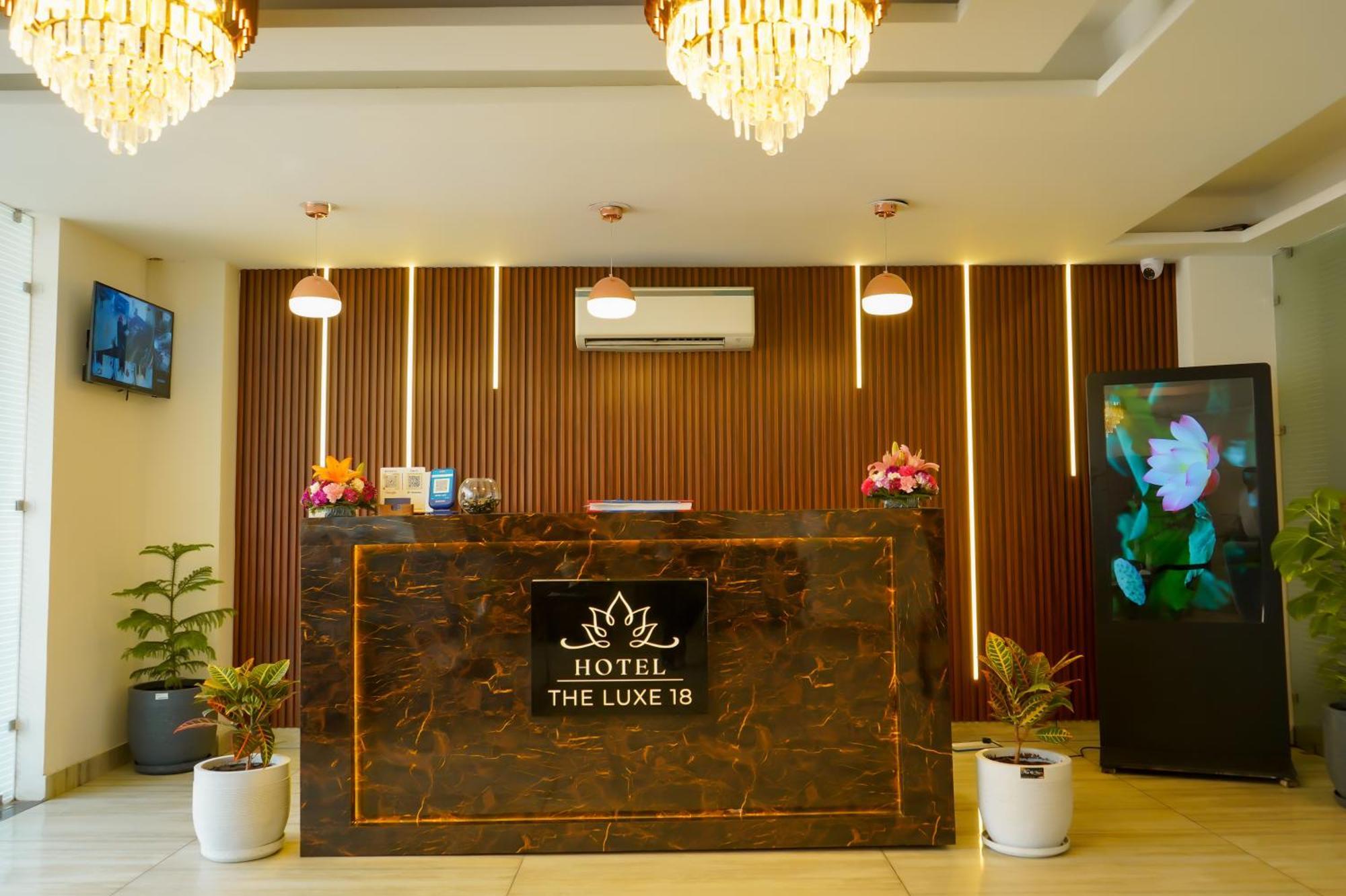Hotel The Luxe 18 - Golf Course Road Ґурґаон Екстер'єр фото