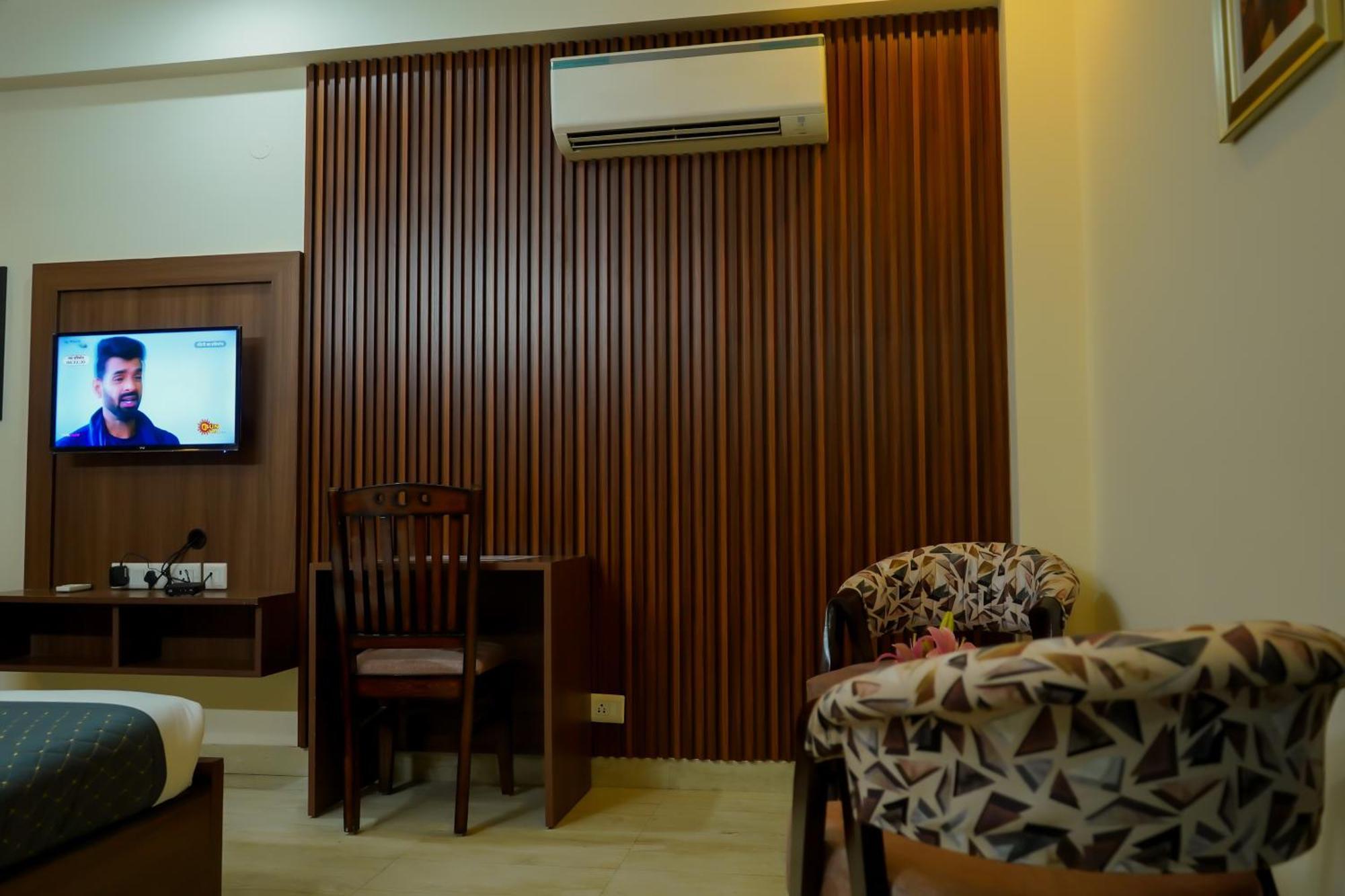 Hotel The Luxe 18 - Golf Course Road Ґурґаон Екстер'єр фото