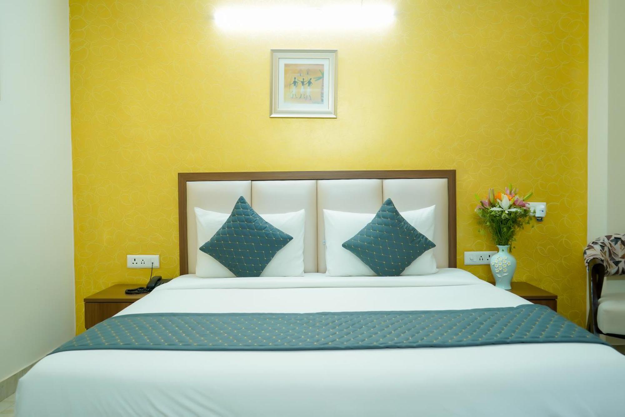 Hotel The Luxe 18 - Golf Course Road Ґурґаон Екстер'єр фото