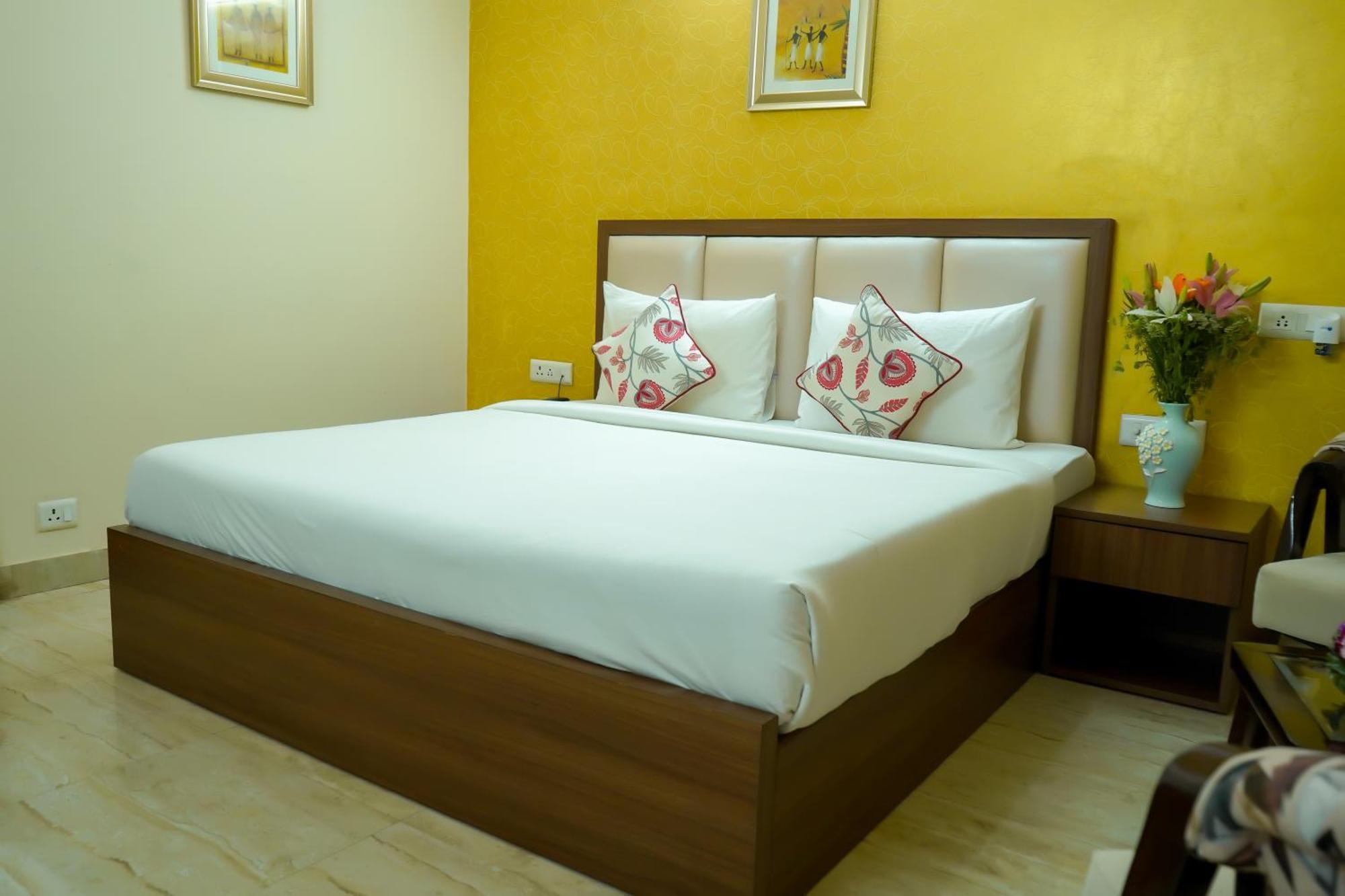 Hotel The Luxe 18 - Golf Course Road Ґурґаон Екстер'єр фото
