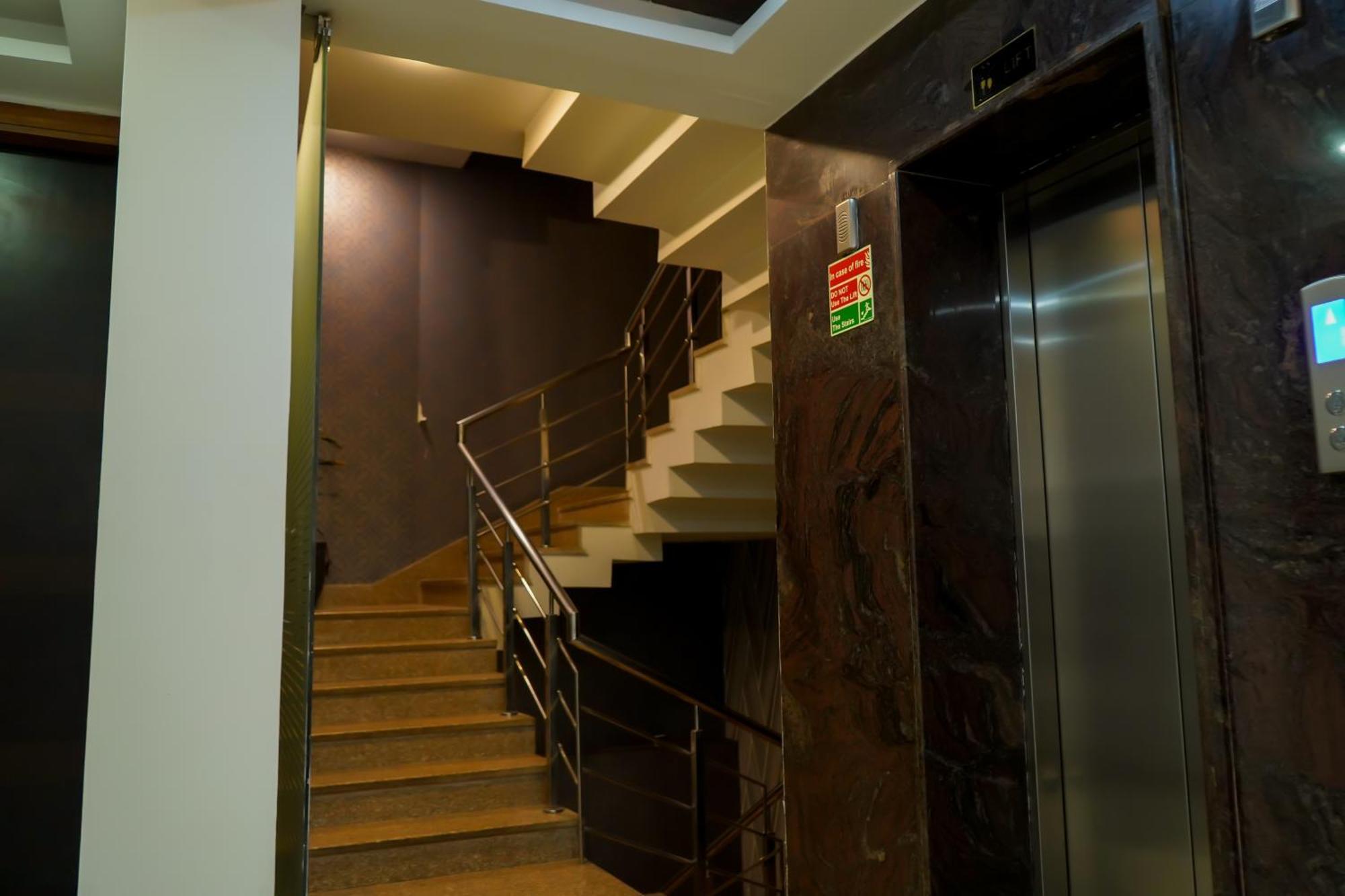 Hotel The Luxe 18 - Golf Course Road Ґурґаон Екстер'єр фото
