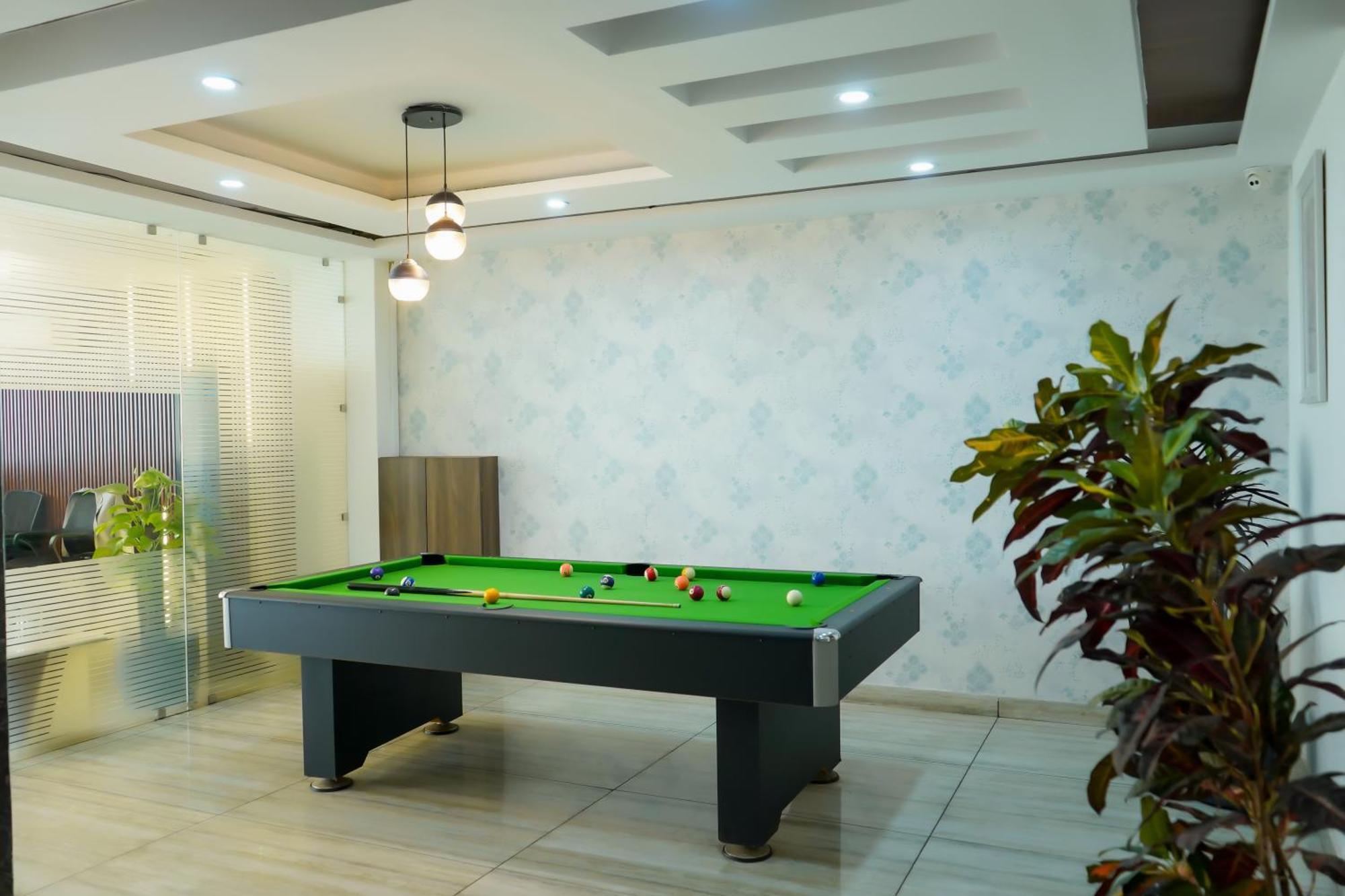 Hotel The Luxe 18 - Golf Course Road Ґурґаон Екстер'єр фото