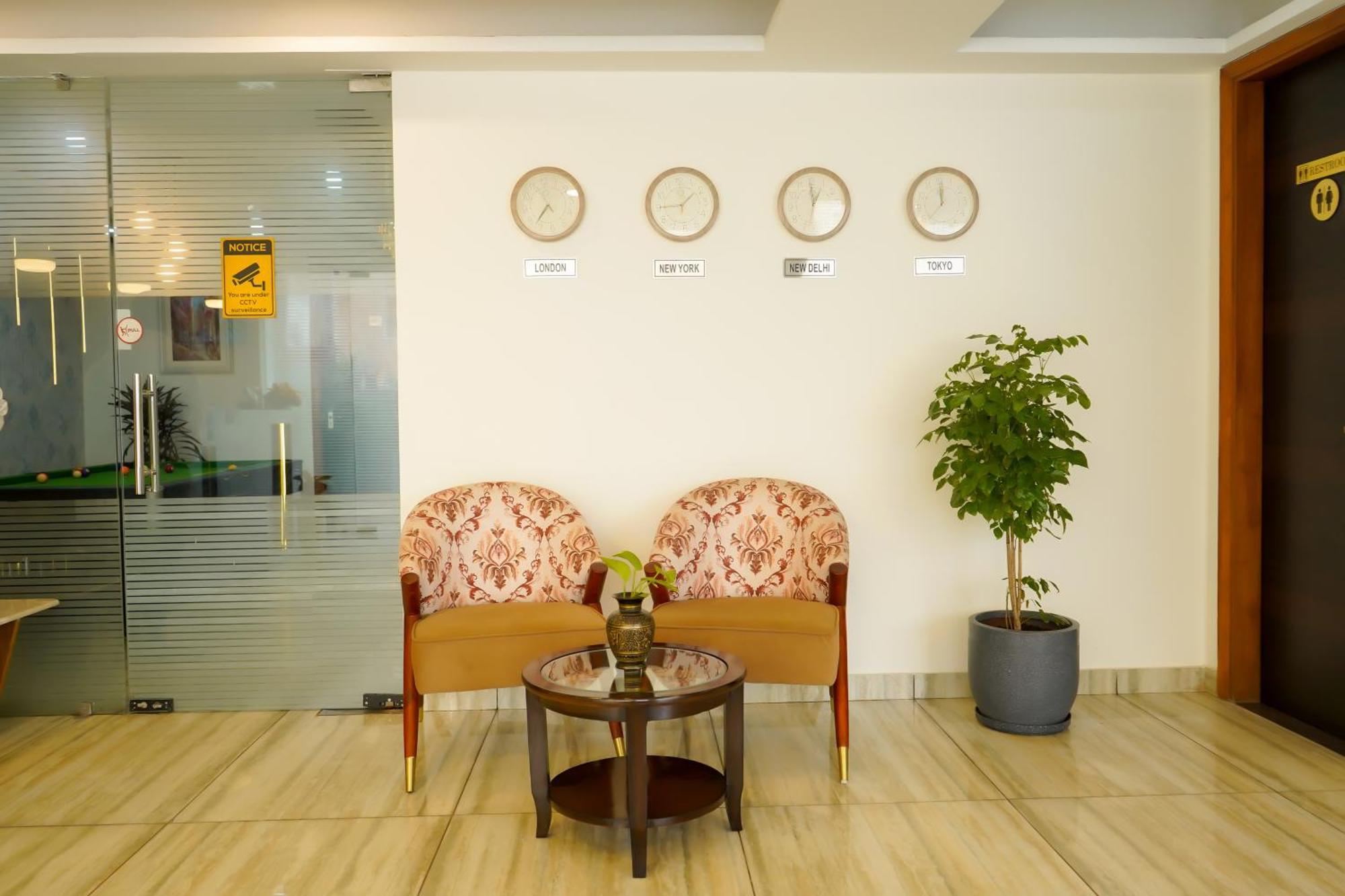 Hotel The Luxe 18 - Golf Course Road Ґурґаон Екстер'єр фото