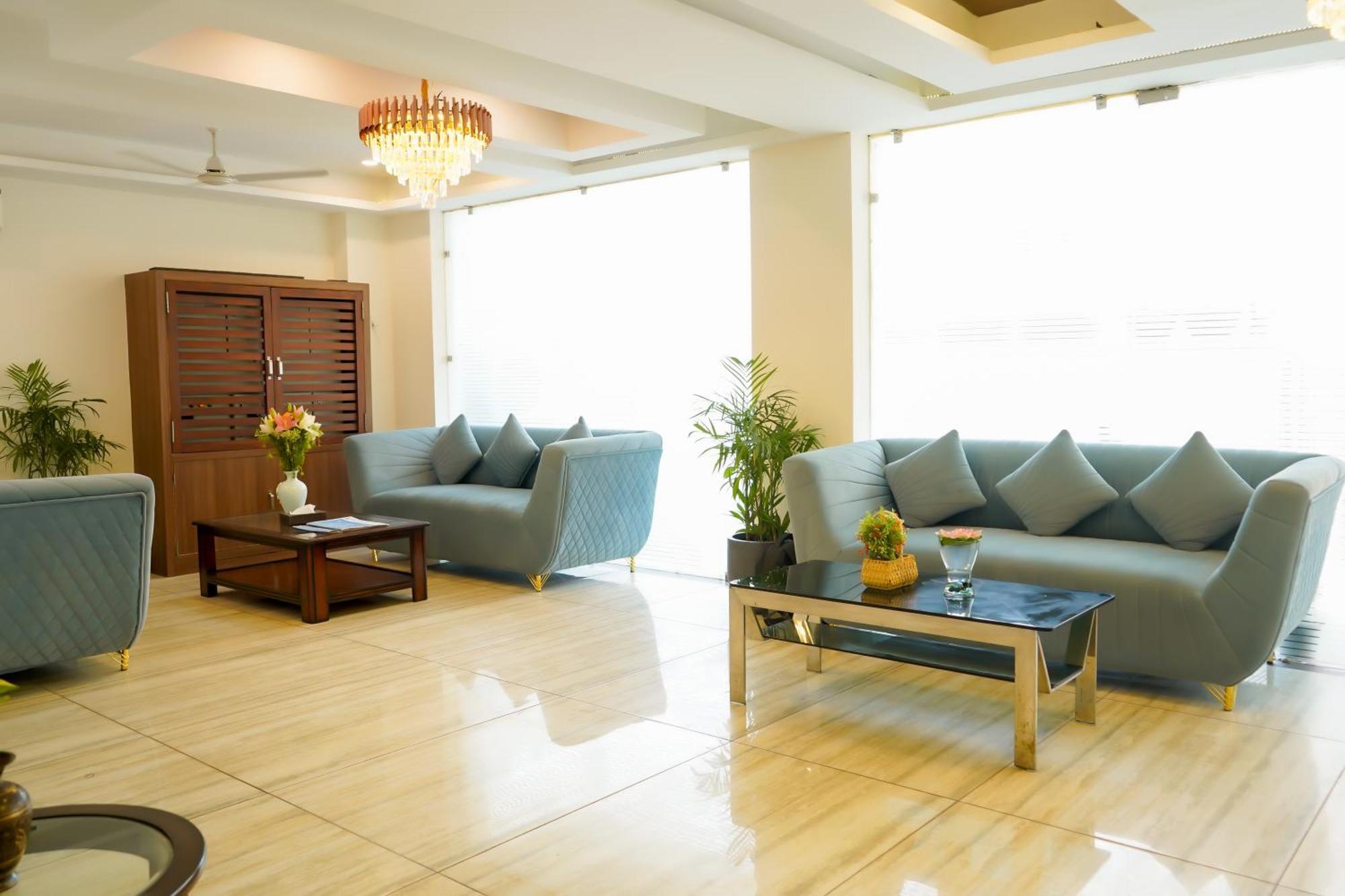 Hotel The Luxe 18 - Golf Course Road Ґурґаон Екстер'єр фото