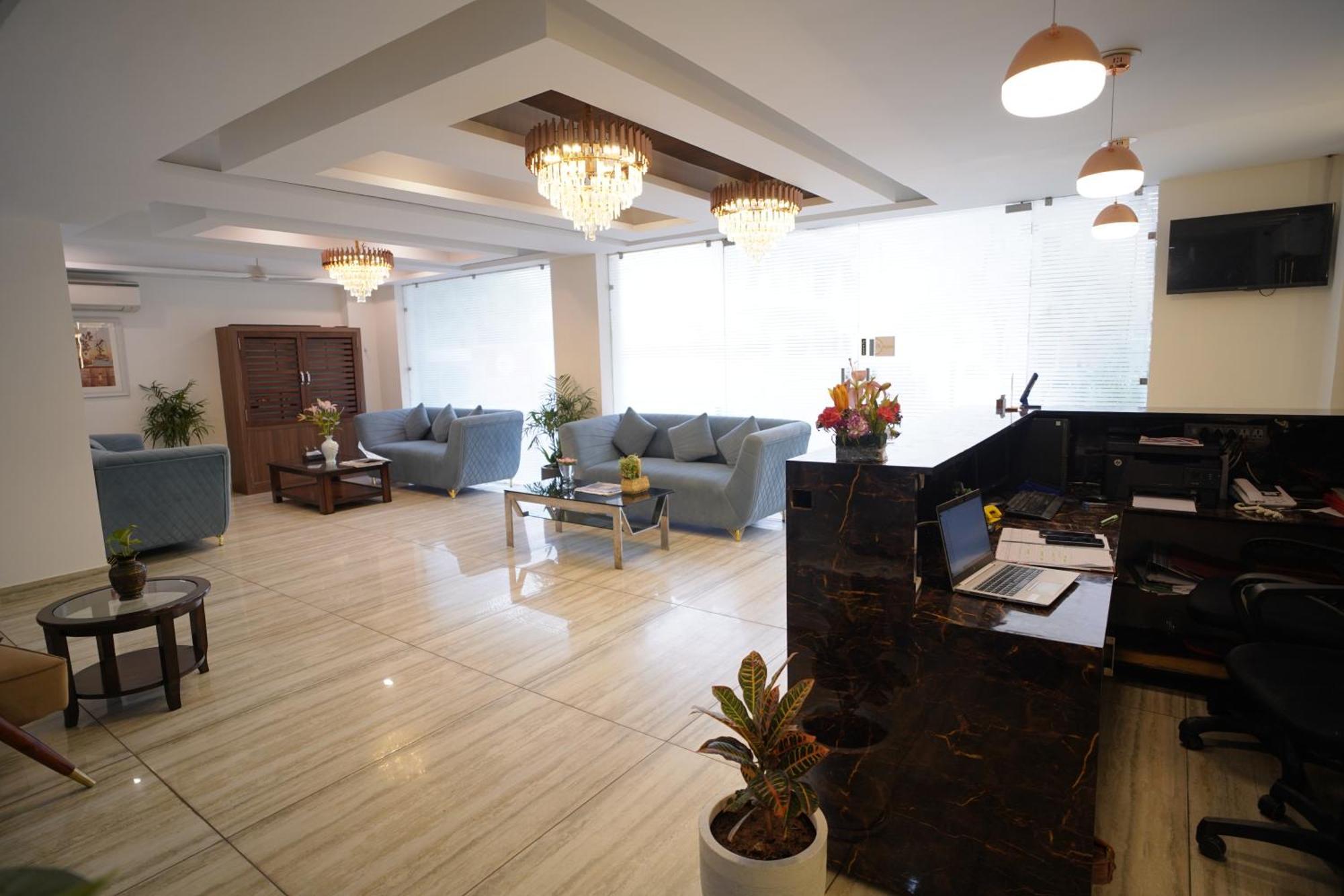Hotel The Luxe 18 - Golf Course Road Ґурґаон Екстер'єр фото