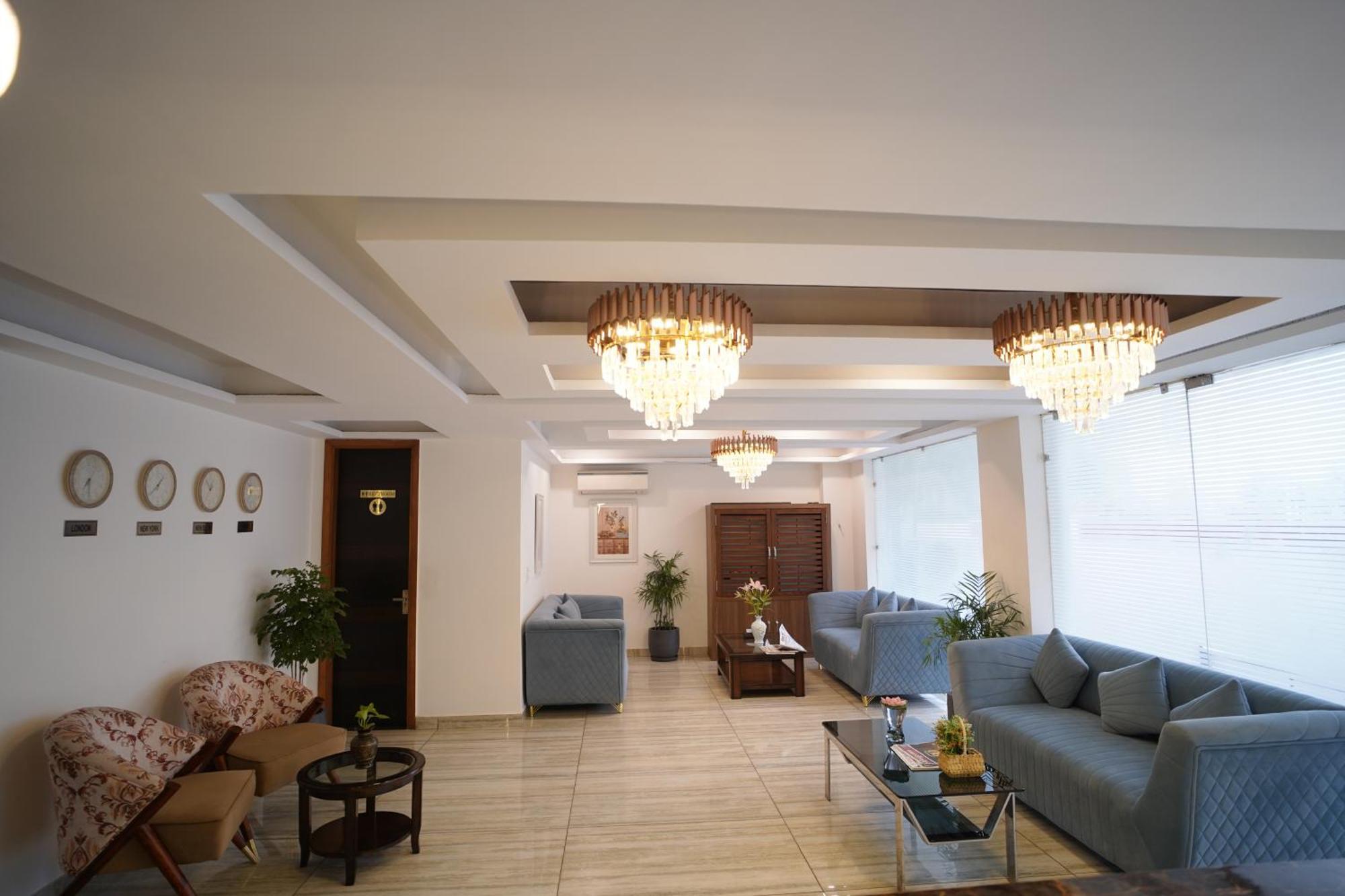 Hotel The Luxe 18 - Golf Course Road Ґурґаон Екстер'єр фото